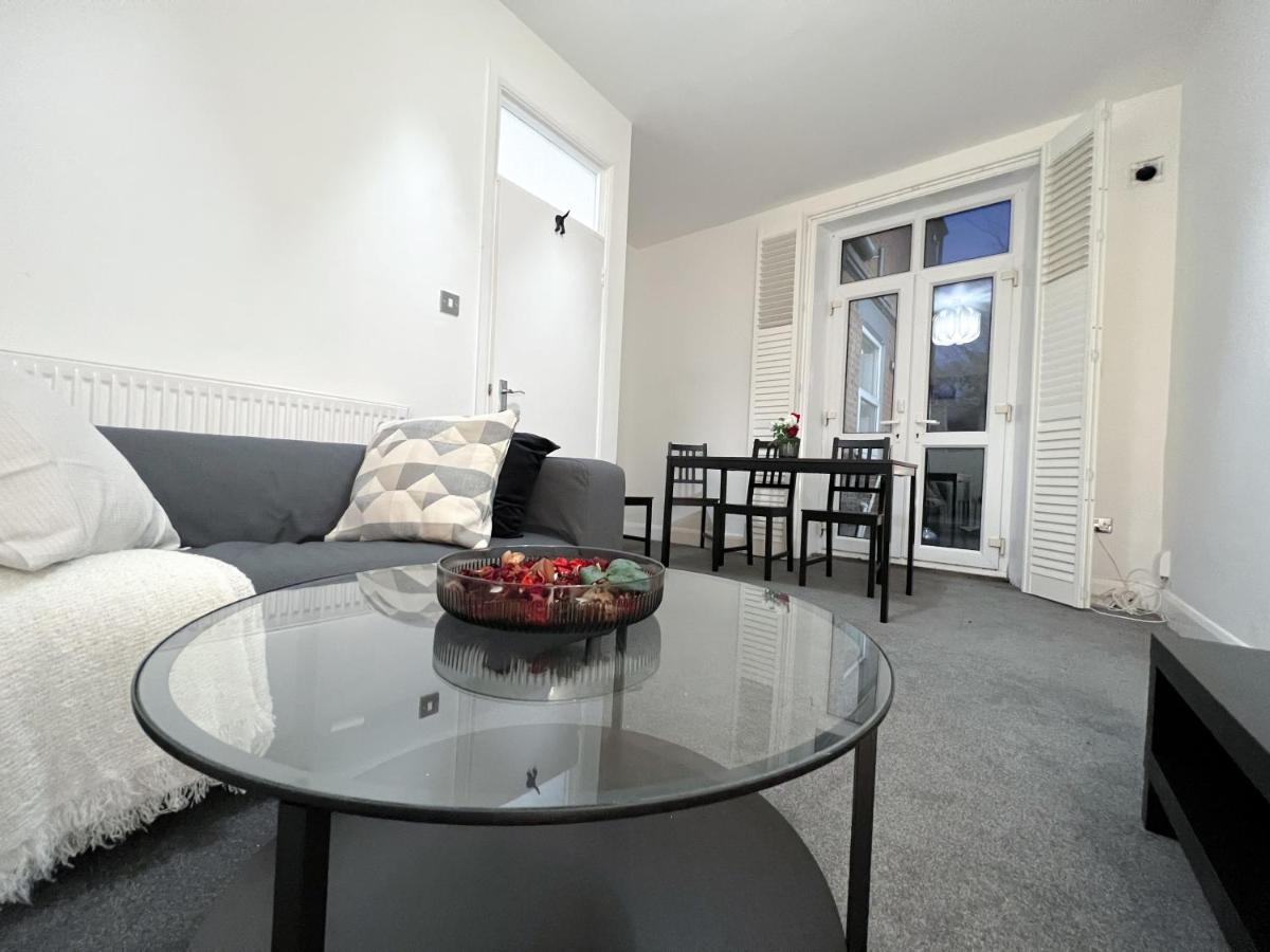 شقة Stylish 3 Bed Flat With Garden لندن المظهر الخارجي الصورة